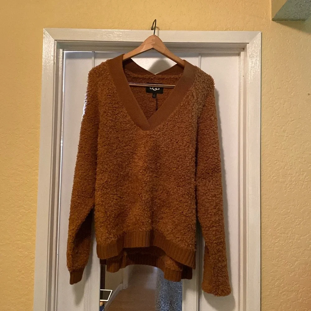 UGG DEEANN CLOUD FLUFF V NECK Sweater